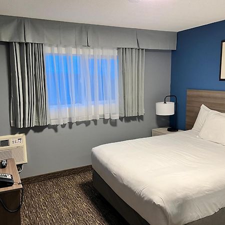 Anchor Inn And Suites Кэмпбелл-Ривер Экстерьер фото