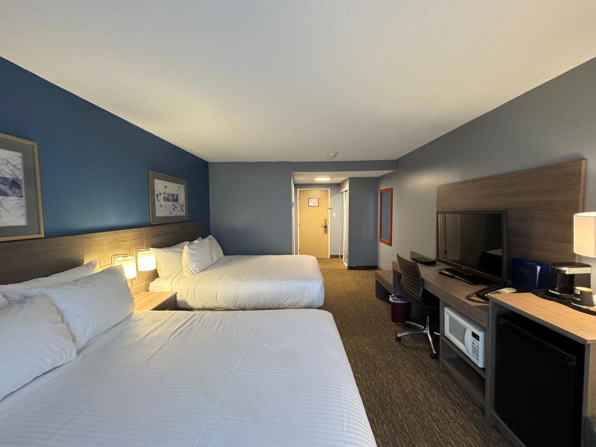Anchor Inn And Suites Кэмпбелл-Ривер Экстерьер фото