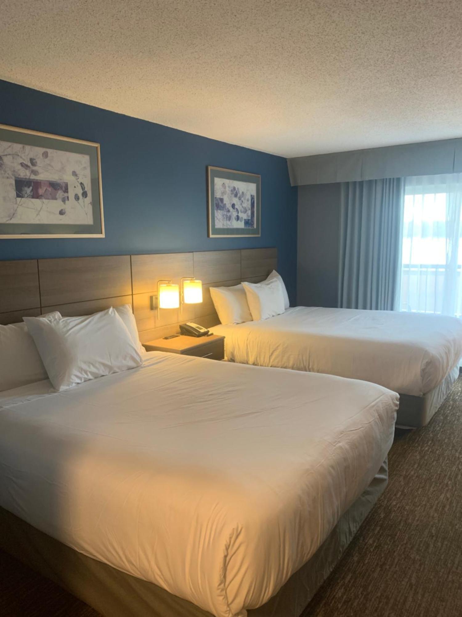 Anchor Inn And Suites Кэмпбелл-Ривер Экстерьер фото