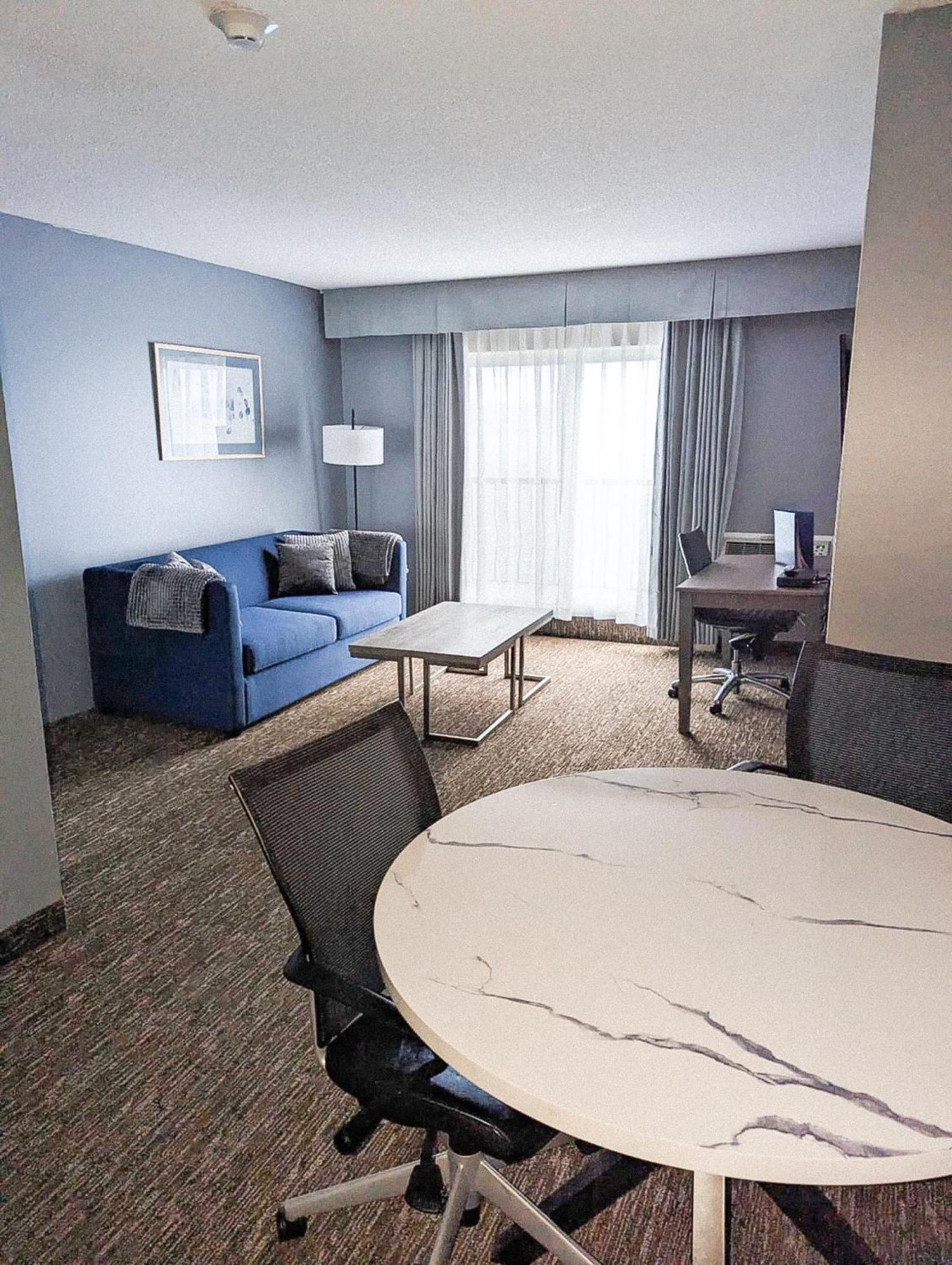Anchor Inn And Suites Кэмпбелл-Ривер Экстерьер фото